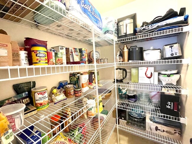 Building Photo - 20 Ashburn Ct