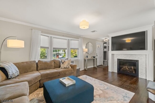 Building Photo - 24 E Harrison Pl