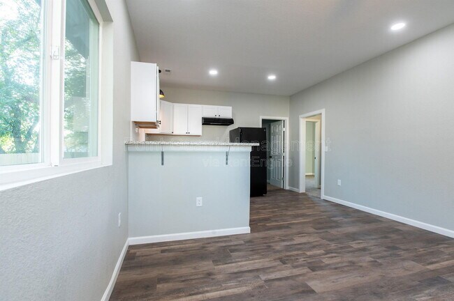 Building Photo - 1601 S Pattie St