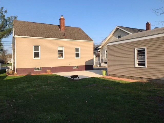 Backyard/patio - 2703 Oakwood Drive