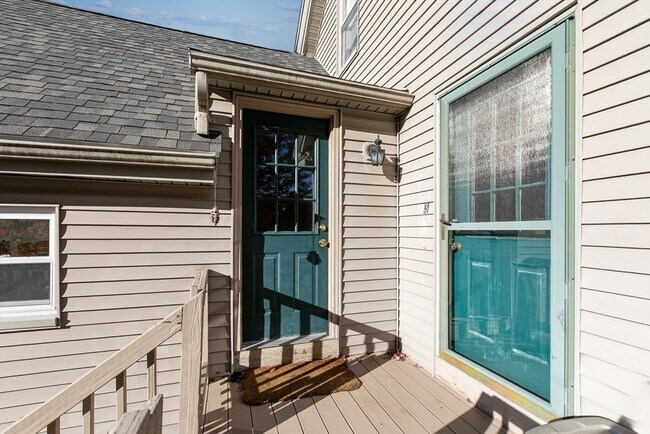 Building Photo - 846 Main St