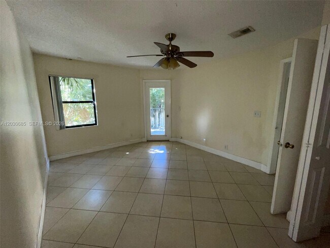 Building Photo - 9999 Summerbreeze Dr