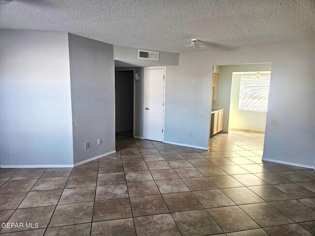 Building Photo - 592 Bartlett Dr