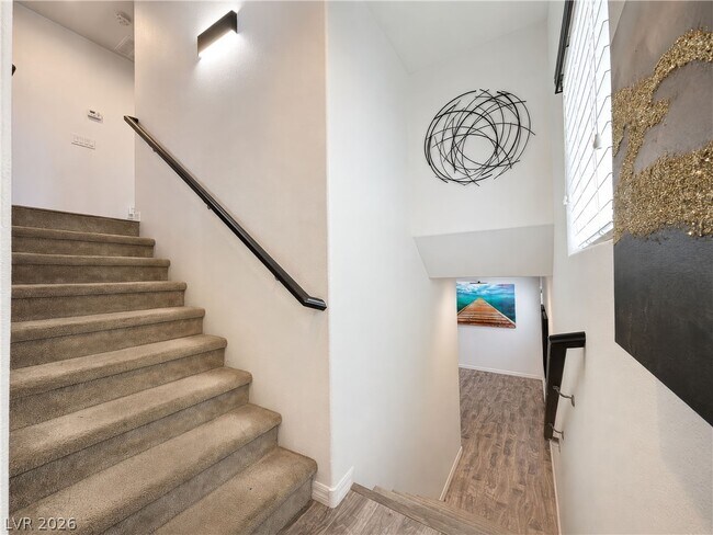Building Photo - 372 Ambitious St