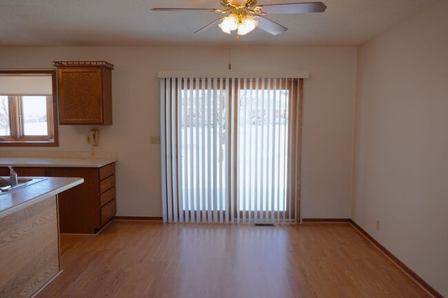 Building Photo - 2 Bedroom, 2 Bath Home