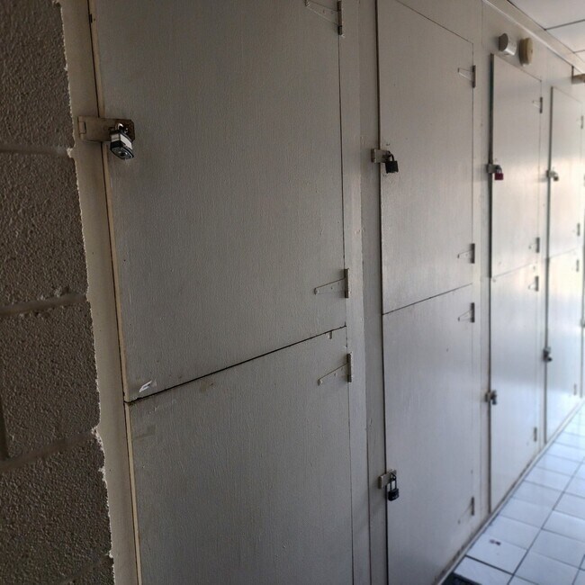 Building Photo - 10332 S Komensky Ave