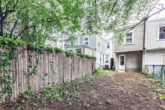 Building Photo - 3 bedroom, 1 bath, newly renovated home in Little Italy