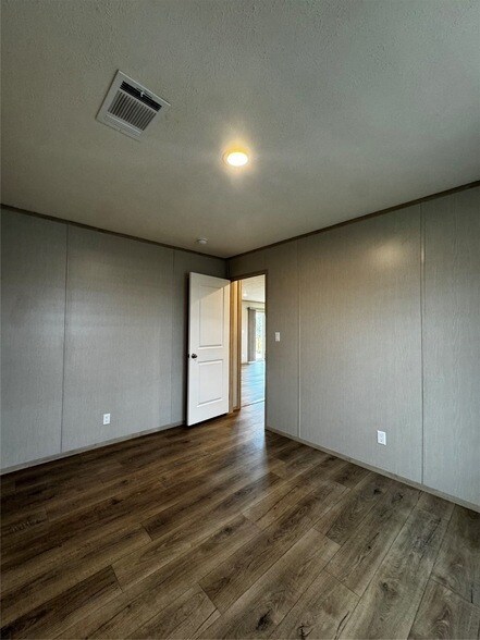 Building Photo - 191 Holly Pond