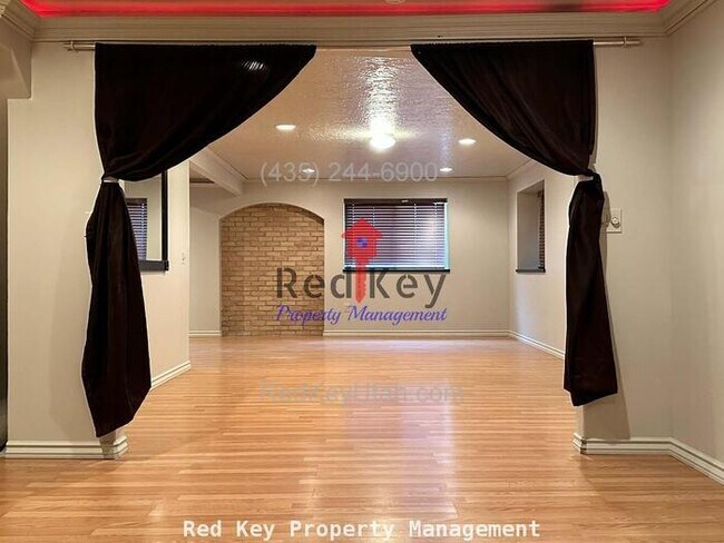 Building Photo - 550 E Single Family Home