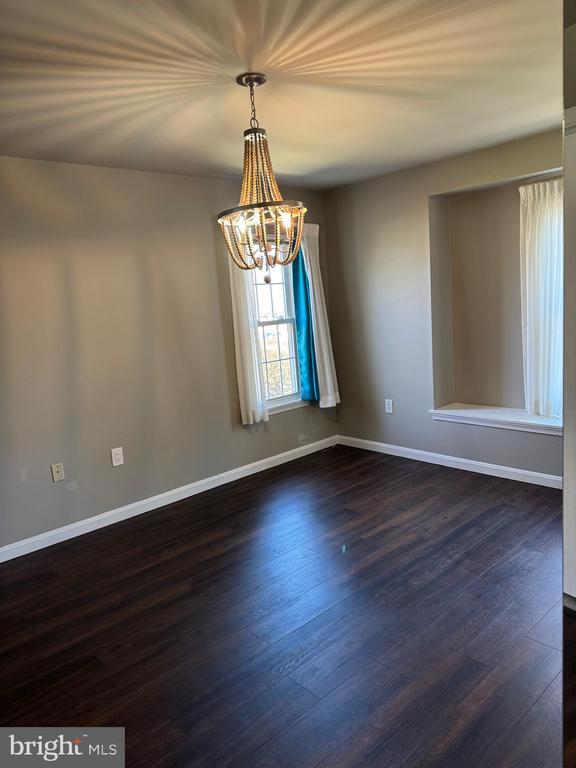 Building Photo - 168 VALLEY GREENE Cir