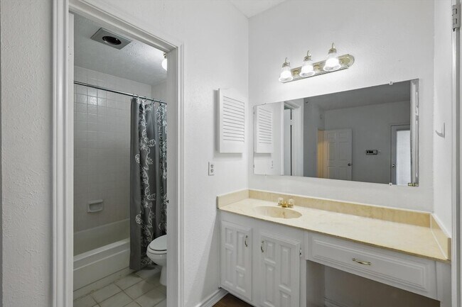 Building Photo - 3105 San Jacinto St
