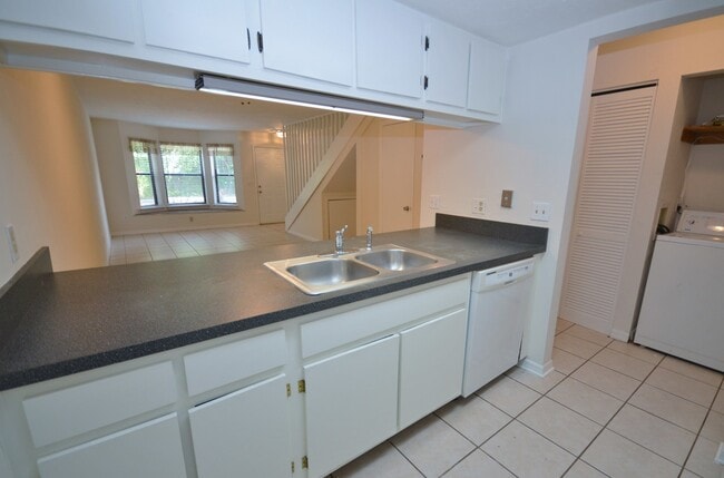 Building Photo - 4037 SW 21st Rd