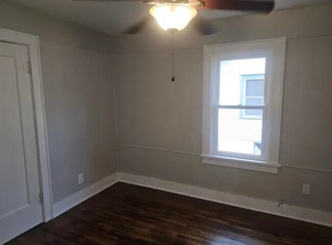 Building Photo - 719 S Market St