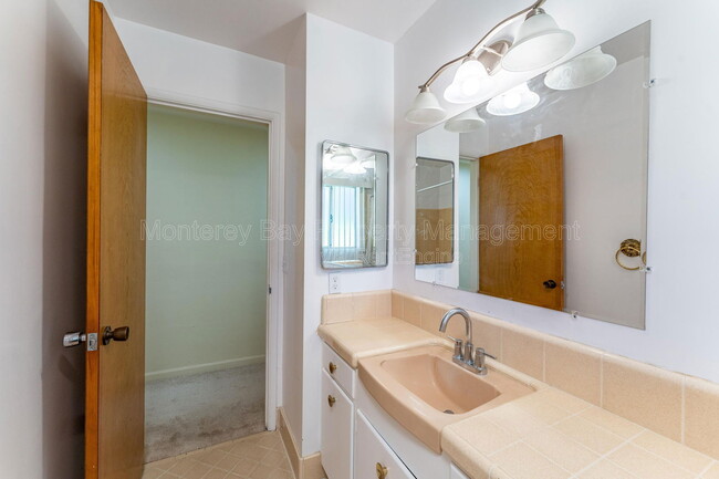 Building Photo - 1 El Caminito