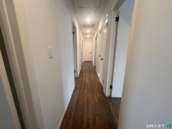 Building Photo - 34 Keith St