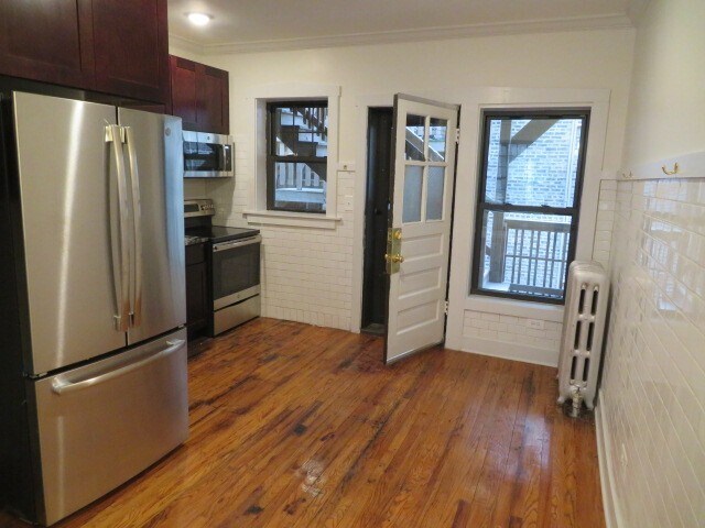 Building Photo - 845 W Agatite Ave