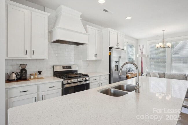 Building Photo - 562 Amalfi Dr
