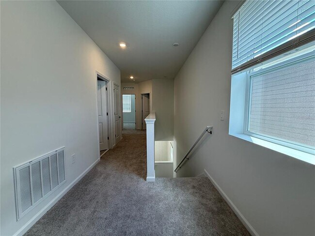 Building Photo - 734 Honeyrock St