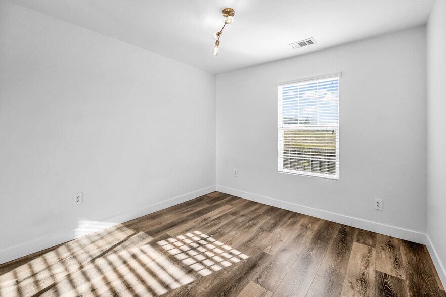 Building Photo - 16710 Nicklaus Dr