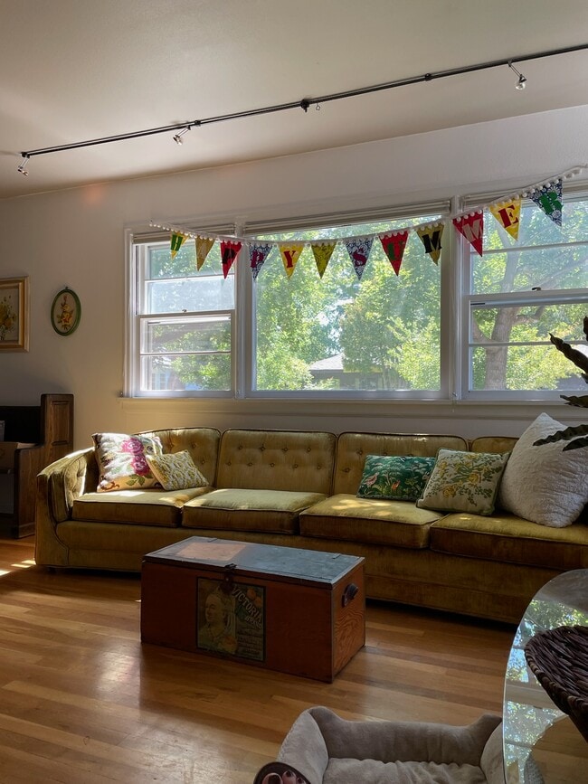 Building Photo - 411 W Arthur St