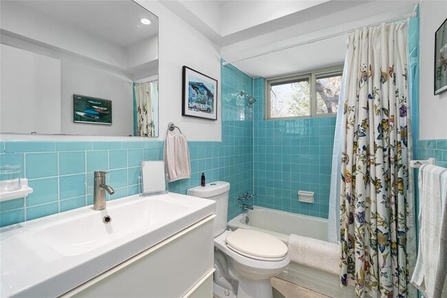 Building Photo - 4620 Englewood Dr