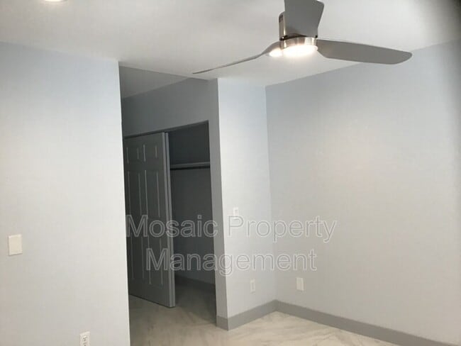 Building Photo - 4268 W Park Ave