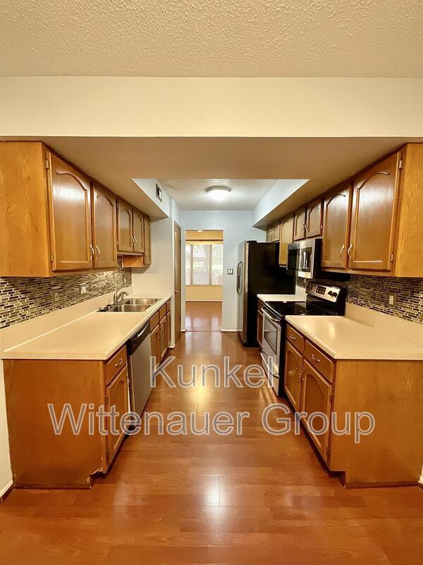 Building Photo - 1126 Woodgate Dr