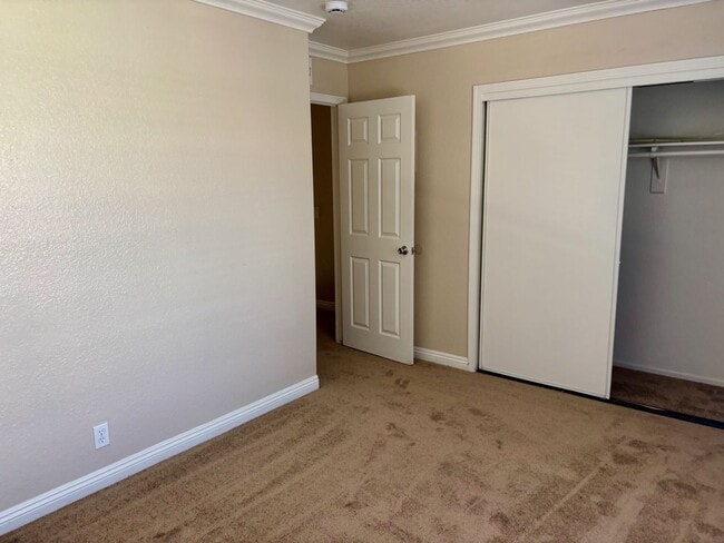 Building Photo - 5640 Riverside Dr