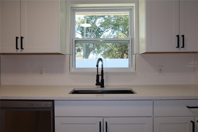 Building Photo - 1808 Harpoon Dr