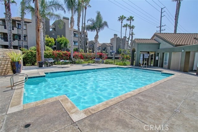 Building Photo - 310 Lake St