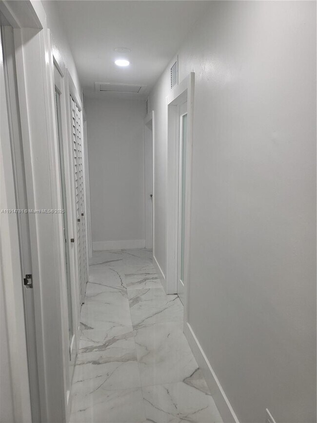 Building Photo - 5651 SW 109th Ct