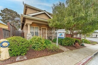Building Photo - 594 Lopez Ave