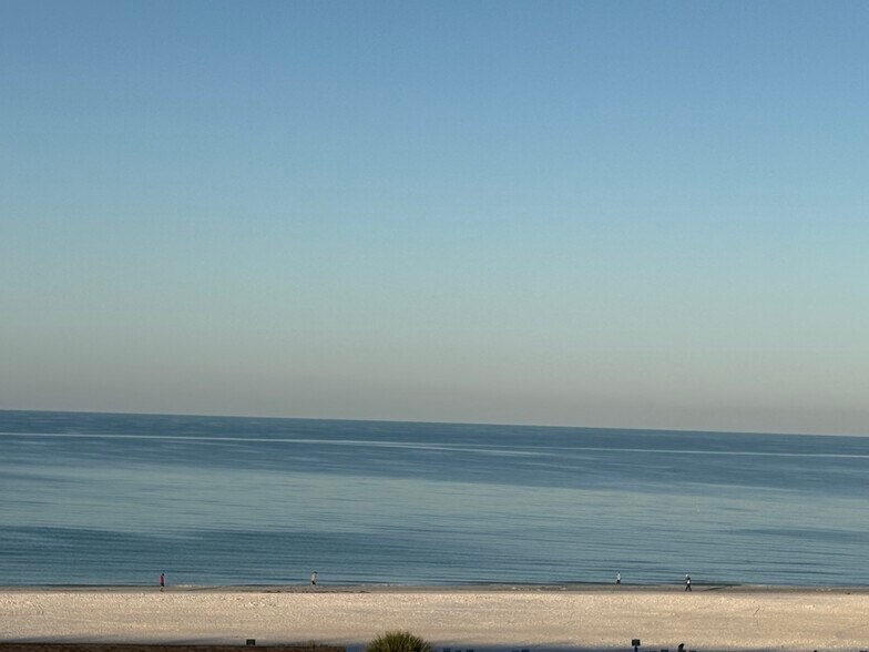 Building Photo - 1055 W Peppertree Dr