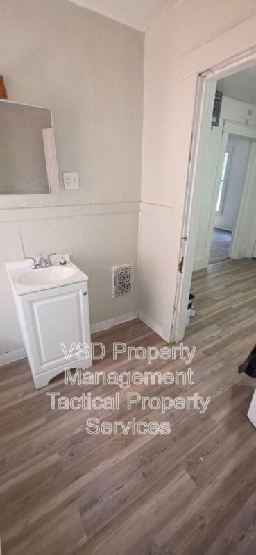 Building Photo - 1583 E 84th St