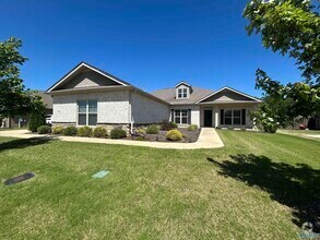 Building Photo - 7040 Regency Ln SE