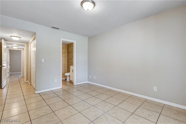 Building Photo - 5453 16th Pl SW