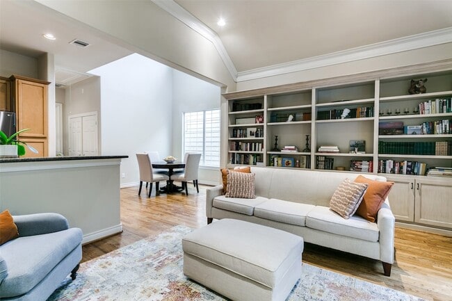 Building Photo - 5742 Kiam St