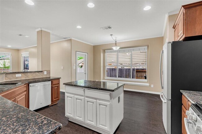 Building Photo - 4204 Fairmeadow Dr