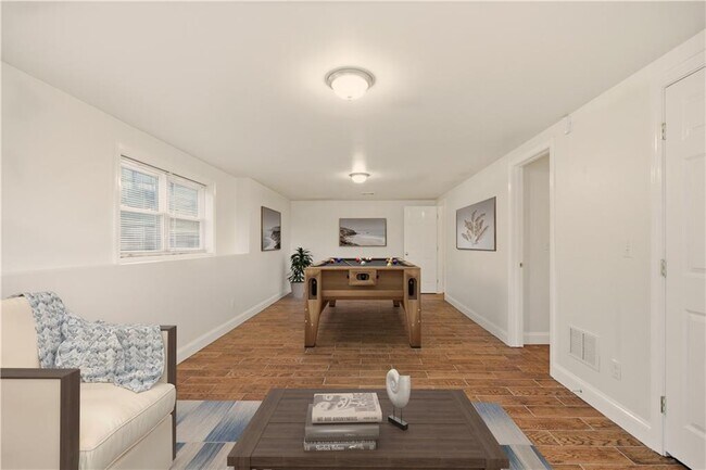 Building Photo - 37 Thayer St