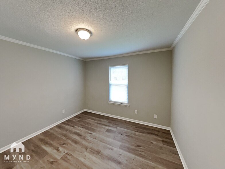 Building Photo - 6202 Blue Jay Ln
