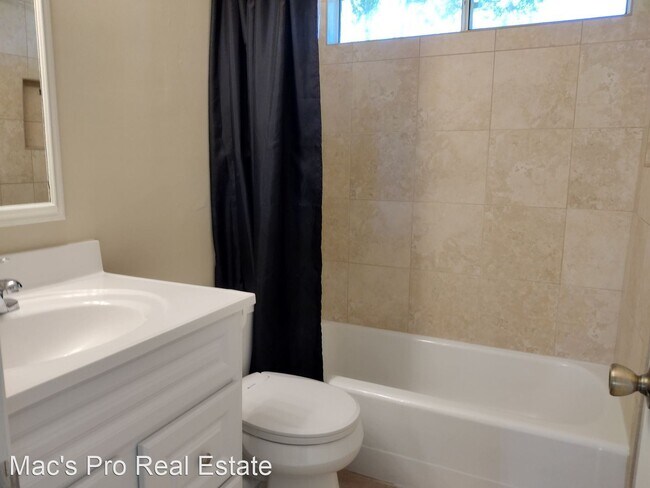 Building Photo - 2 br, 1 bath House - 1212 N. Del Valle Place