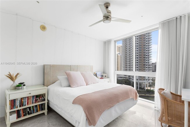 Building Photo - 495 Brickell Ave