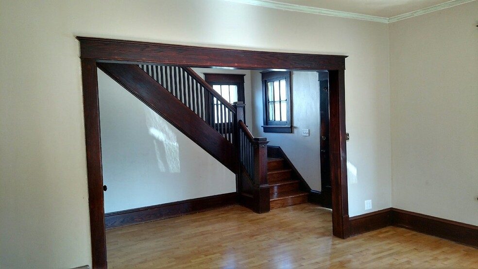 Building Photo - 517 N Morrison St
