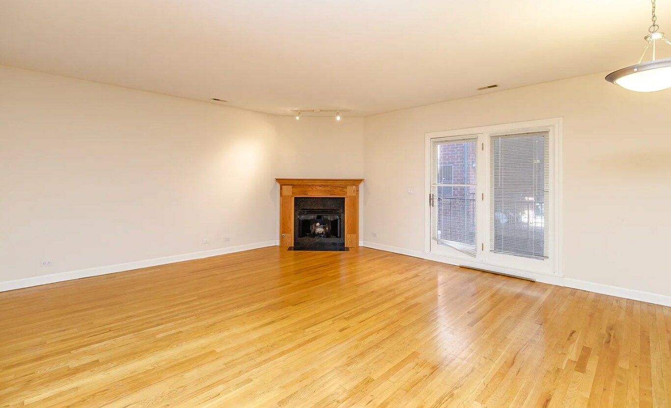 Building Photo - 3347 N Clark St