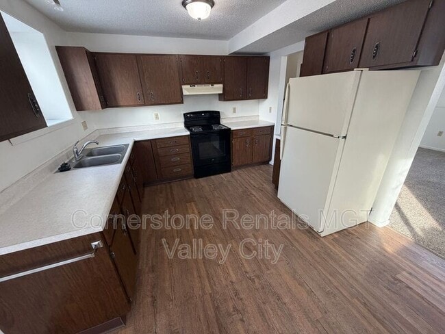 Building Photo - 1063 5th Ave NW