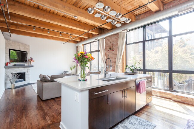 Building Photo - 1750 N Wolcott Ave