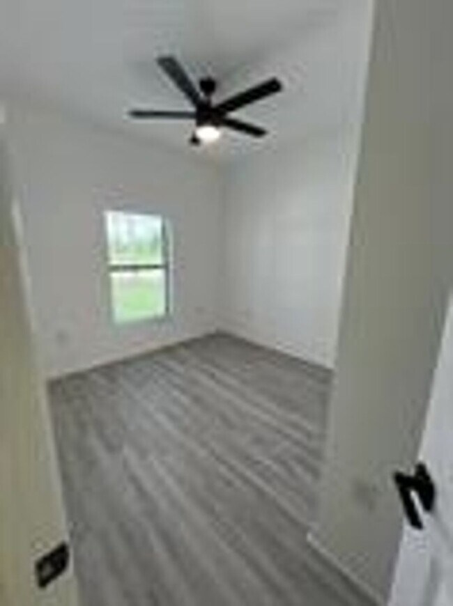 Building Photo - 1038 Albert Ave