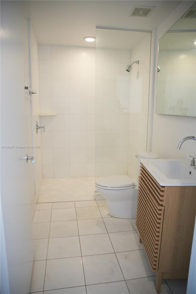 Building Photo - 2950 NE 188th St