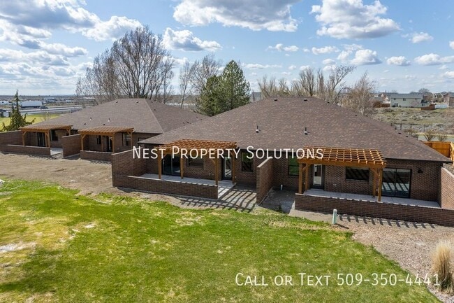 Building Photo - 1213 Rd F .2 NE