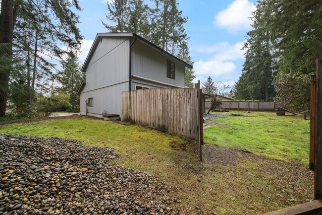 Building Photo - MOVE IN READY! Lake Forest home - 3 bedrooms - North Thurston School District